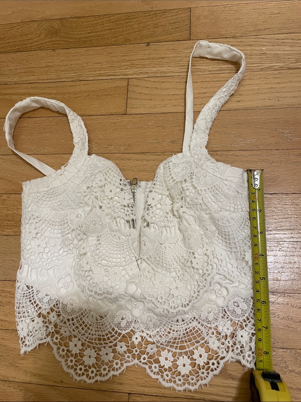 NWT SABO Skirt White Lace Top with Plunging Neckline - Size XS - Picture 9 of 11